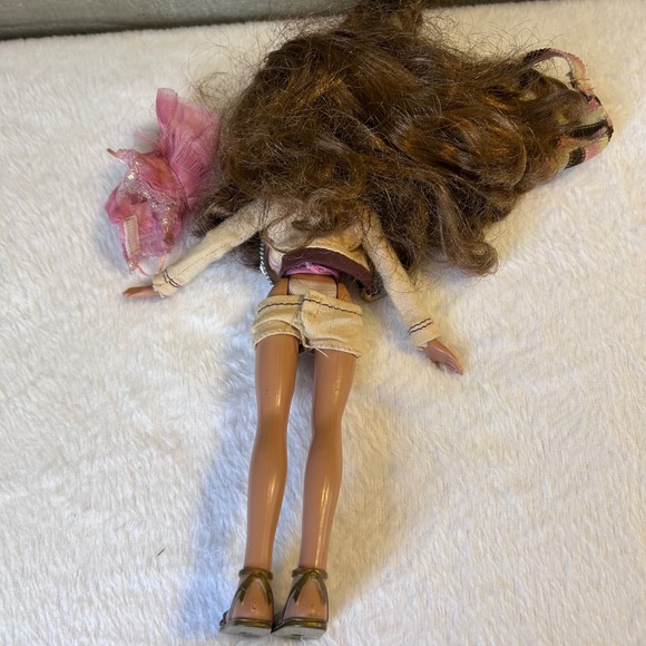 Bratz Back to School Yasmin. small pen mark on face - Picture 5 of 5